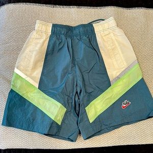 Nike shorts : SIZE M. Retro windbreaker fabric